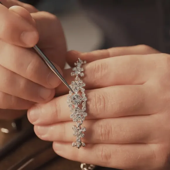 Gia Công Trang Sức Theo Yêu Cầu: Biến Ý Tưởng Độc Đáo Thành Hiện Thực